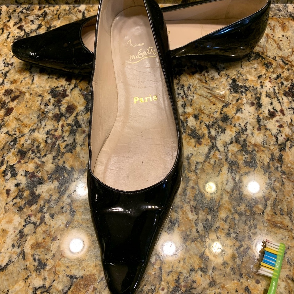Christian louboutin flats 39.5.
They are in good condition.